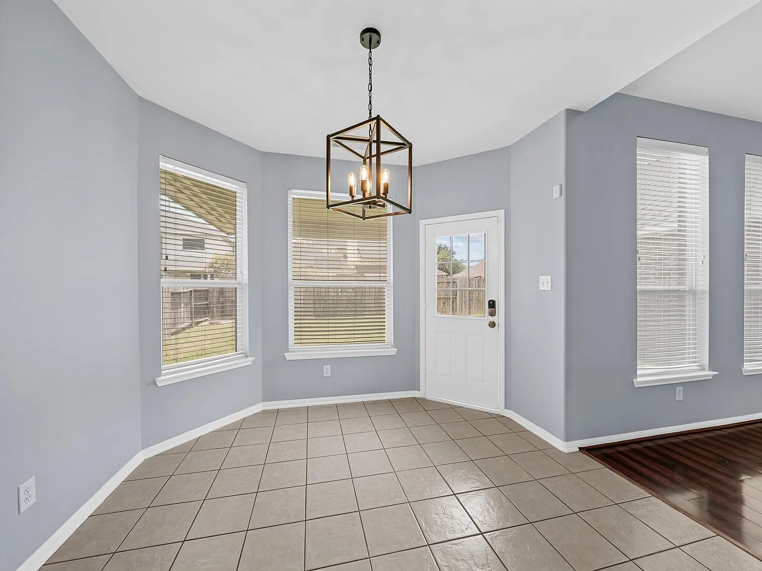 4 bed, 3.5 bath, 2969 sqft, $3,000 — Photo 4