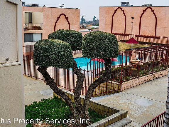 3rd image of 2115 W Victoria Ave APT 8