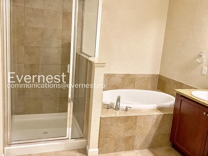 9086 E Phillips Ln — Photo 7