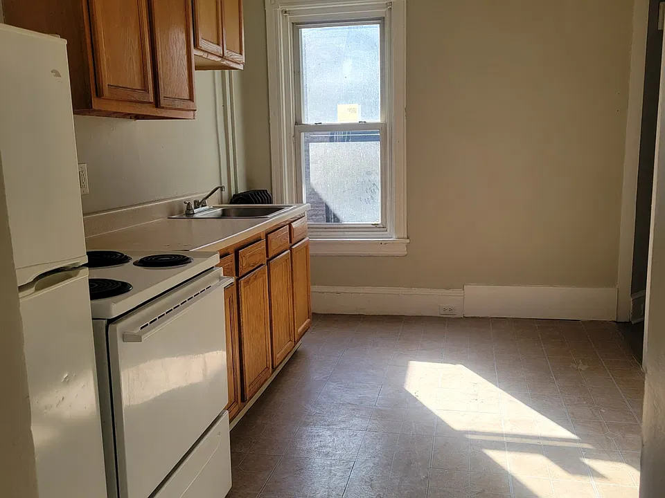 132 Clymer St #2