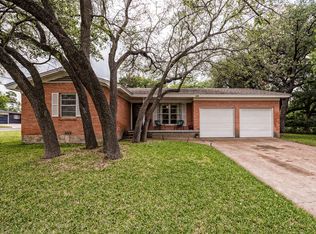 400 Wayne Dr, Woodway, TX 76712