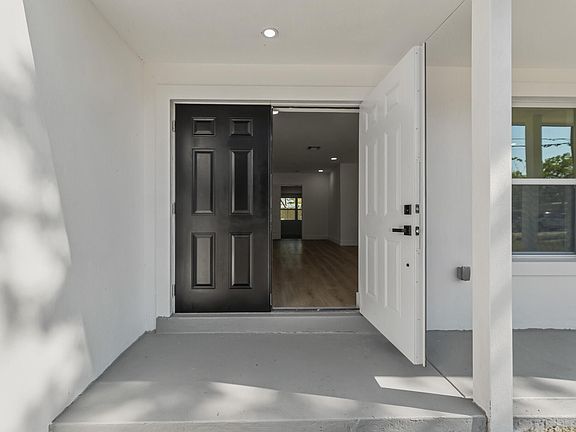 4th image of 188 SE Naranja Avenue