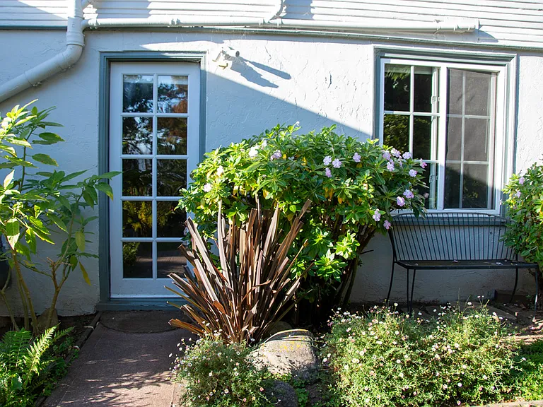 Cazneau Ave — Photo 2