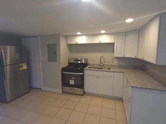 2nd image of 4807-11 W Thomas St #4807