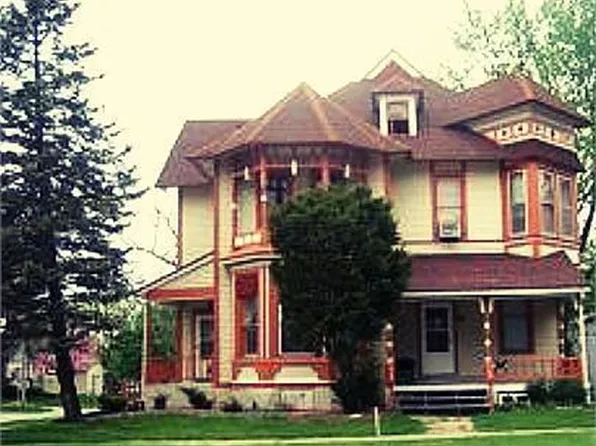 301 E Burlington Ave, Fairfield, IA 52556