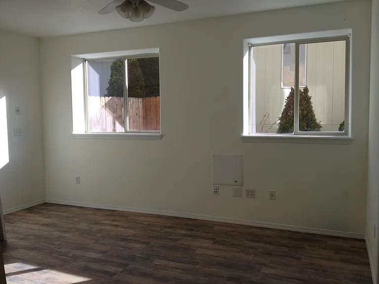 2140 SW 35th Pl #1 — Photo 2