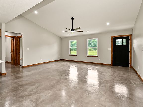 4th image of 8173 Creek Rd