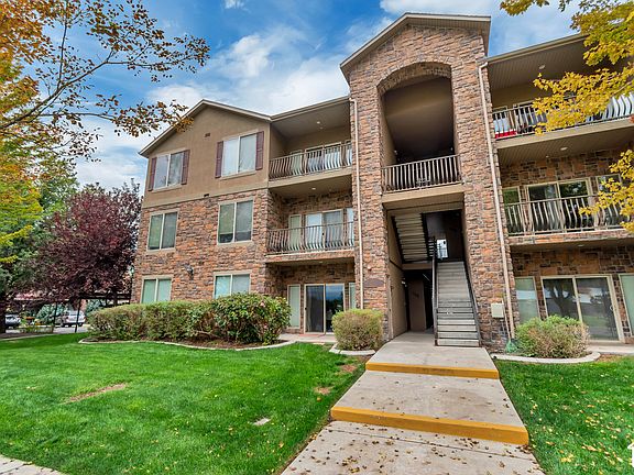 3rd image of 476 W 200 N APT 208