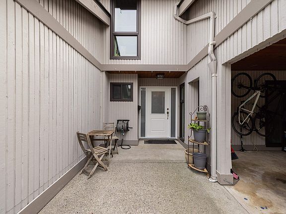 3rd image of 5600 Ladner Trunk Rd #3