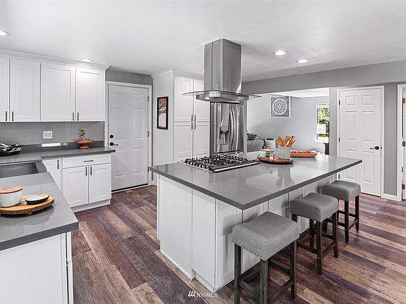 5th image of 3602 47th Street Ct