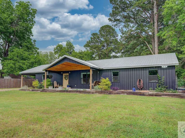 402 Fannin St, Maud, TX 75567