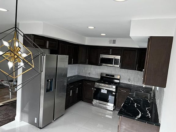 3rd image of 7705 Romaine St #4