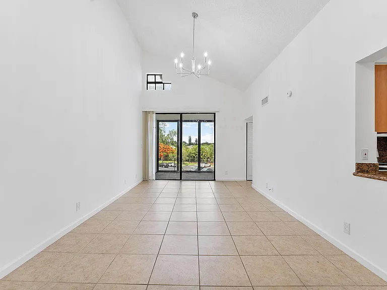 212 Lake Pointe Dr #302 — Photo 8