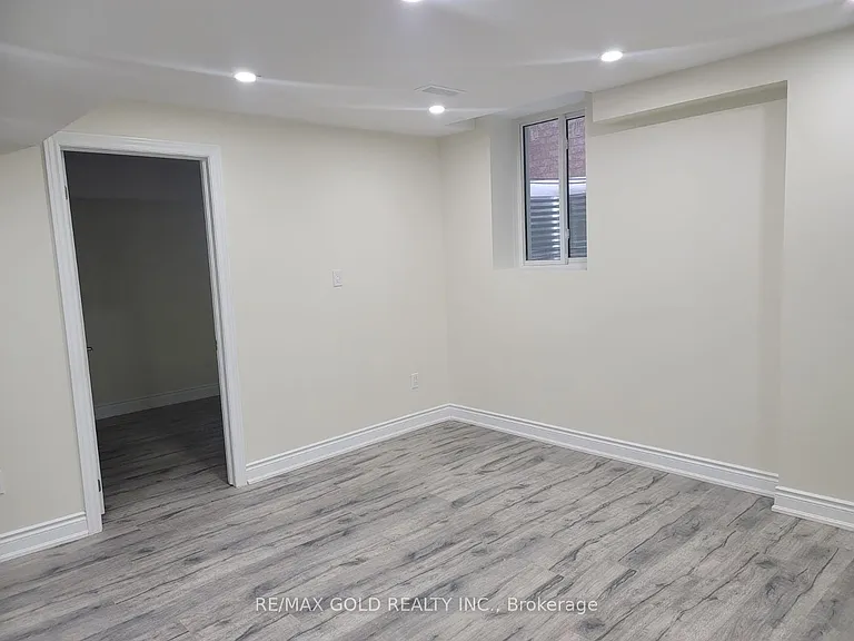 4 Devonsleigh Dr — Photo 8