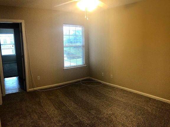 3rd image of 1011 S Bank Way