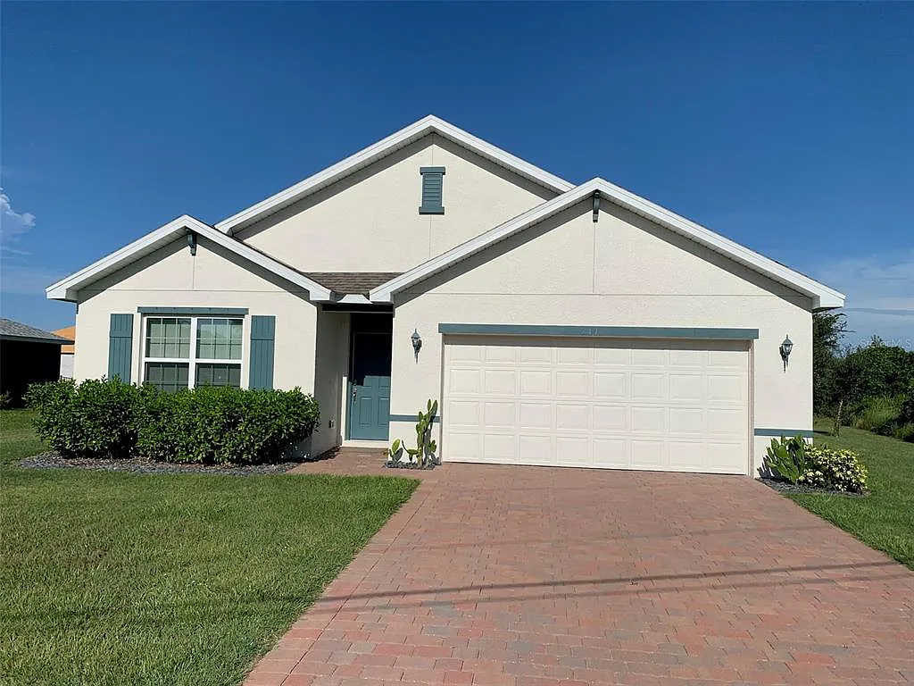 4 bed, 2.0 bath, 1752 sqft, $1,900 — Photo 1