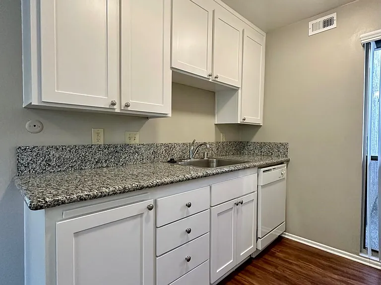 Ardendale Apartments — Photo 23