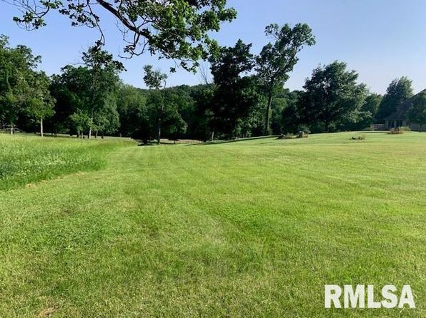 3 Governors Dr, Elkhart, IL 62634