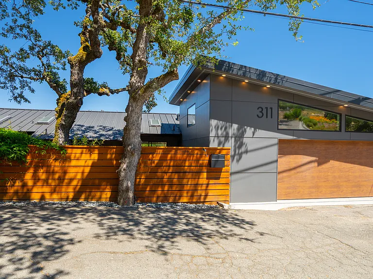 311 Grandview Ave — Photo 1