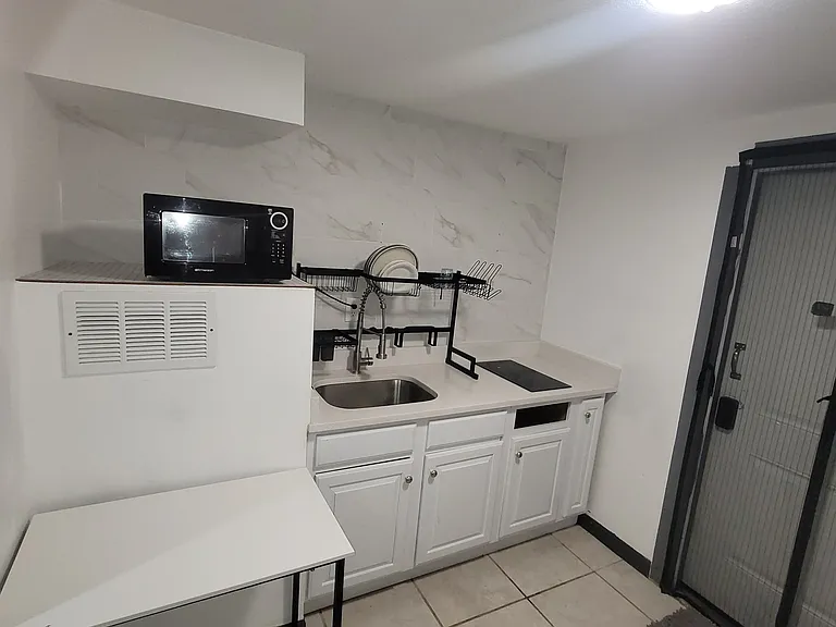 1005 W Grace St — Photo 16