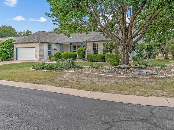 3rd image of 101 Vinca Dr