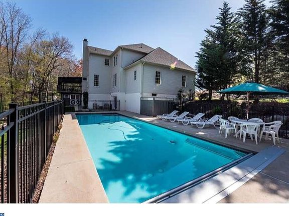 4th image of 17 Great Oak Dr