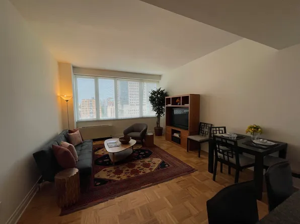 1510 Lexington Avenue image 2 of 18