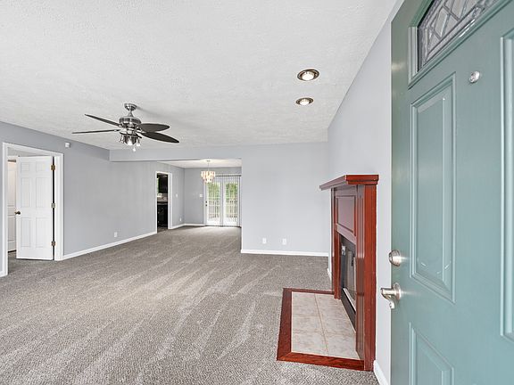 4th image of 381 Brook Mead Dr