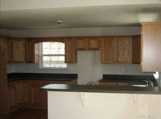 10 Cedar Rd E, Mastic Beach, NY 11951