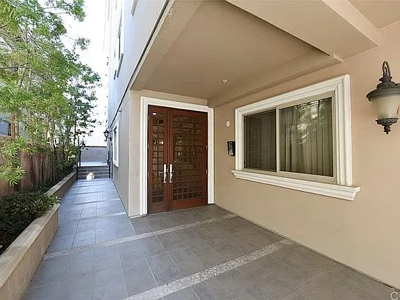 3 bed, 3.5 bath, 1650 sqft, $4,990 — Photo 3