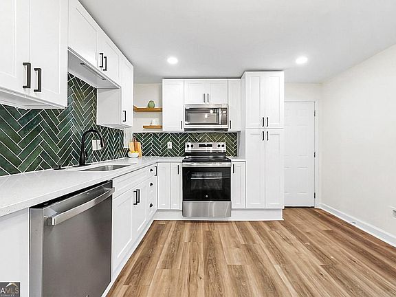 3rd image of 578 Alfred Rd NW