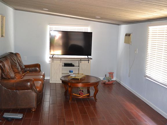 3rd image of 6127 Fairway Dr