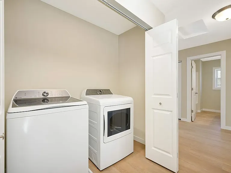 695 Cook Ave E — Photo 7