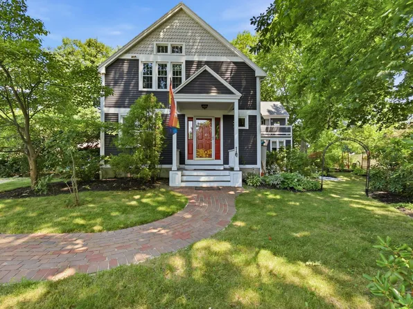 2 Coombs Cir #1, Newburyport, MA 01950
