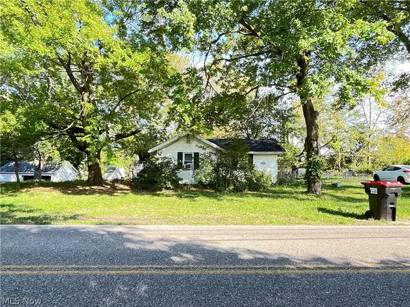 12380 Hoover Ave NW, Uniontown, OH 44685