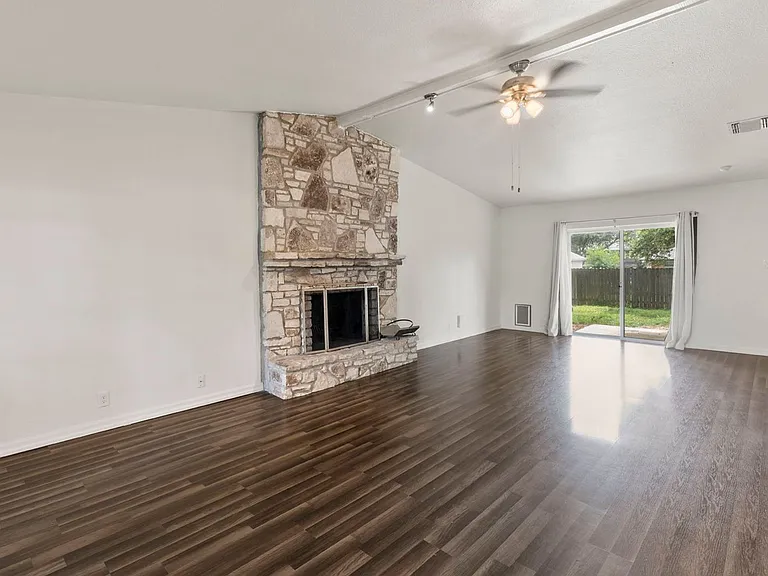 4602 Oak Climb — Photo 3