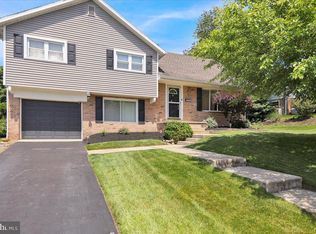 911 Evergreen Dr, Wyomissing, PA 19610