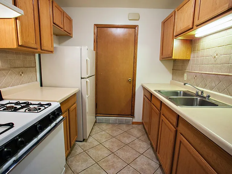 Windpoint Apartments — Photo 14
