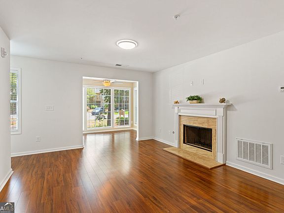 5th image of 808 Country Park Dr SE