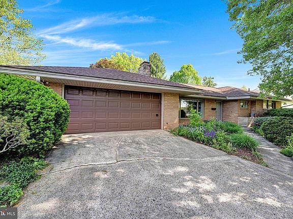 3rd image of 34 Blossom Ln