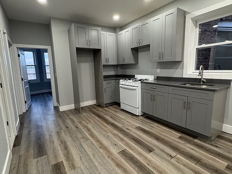 186 Hawthorne Ave #3LL — Photo 5