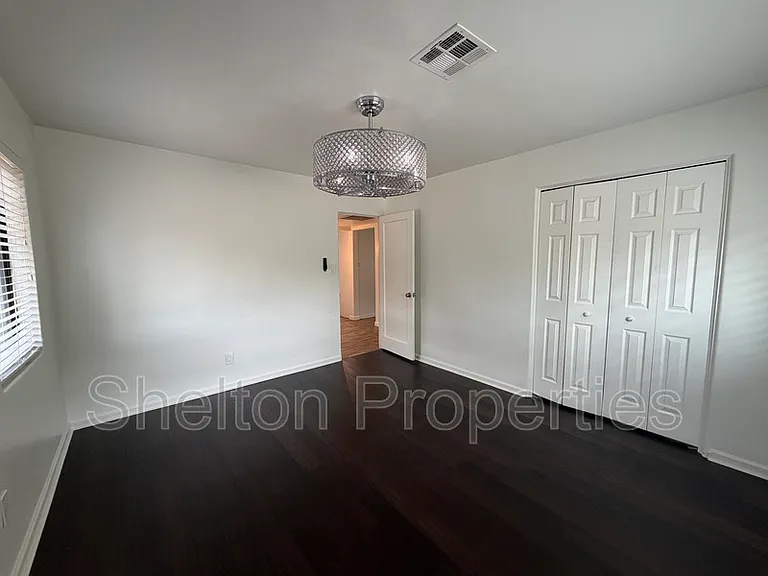 2514 E Fairmount Ave — Photo 18