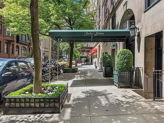 5th image of 47 E 64th St #8C