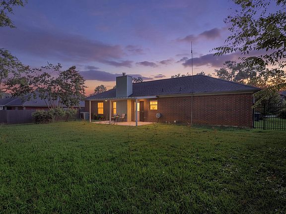 4th image of 2611 Henson Pl