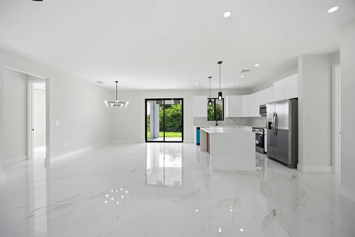 3 bed, 2.0 bath, 1308 sqft, $2,200 — Photo 3