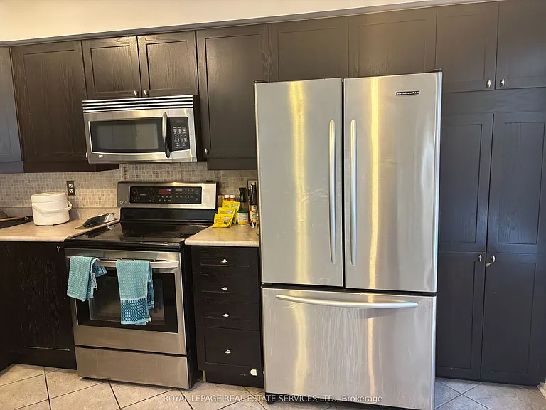 764 Neighbourhood Cir #4 — Photo 4