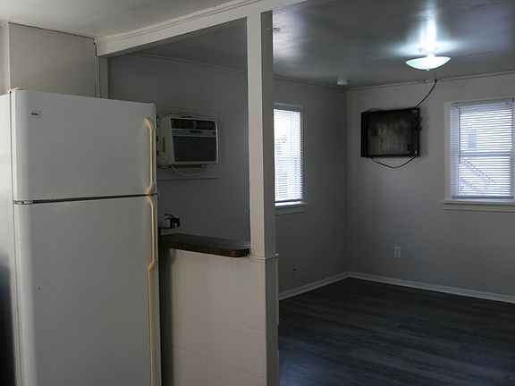 3rd image of 1438 Eberhart Ave #B