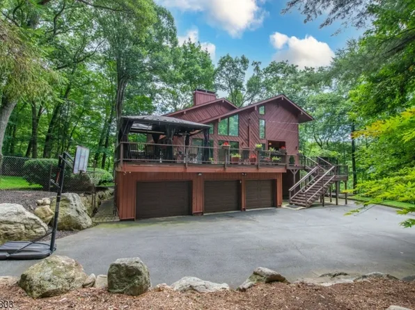 27 Round Hill Rd, Kinnelon Boro, NJ 07405