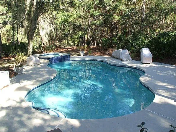 4 Sea Ln, Hilton Head Island, SC 29928