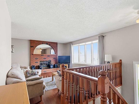 3rd image of 234 NE Kennedy Cres